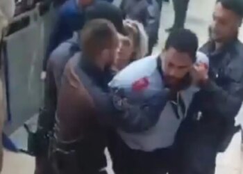 Ιερουσαλήμ: Καταγγελίες για βίαιες προσαγωγές Παλαιστίνιων χριστιανών στην πομπή του Αγίου Φωτός