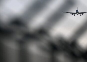 Ιράν: Άνοιξε ο εναέριος χώρος για πρώτη φορά μετά την έναρξη του πολέμου
