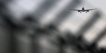 Ιράν: Άνοιξε ο εναέριος χώρος για πρώτη φορά μετά την έναρξη του πολέμου