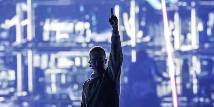 Η εμφάνιση του σούπερ σταρ στο Φεστιβάλ Coachella με φόντο βίντεό του στο YouTube