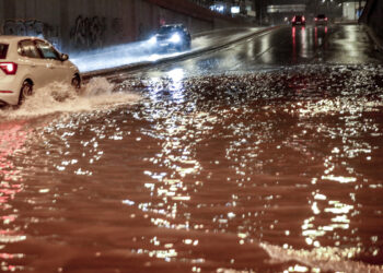Κακοκαιρία Erminio: Νεκρός άνδρας στη Νέα Μάκρη – Πλημμύρες και ζημιές σε ανατολική Αττική, Πόρο, Ρόδο, Σίκινο