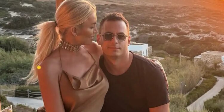 Η φωτογραφία με την Κατερίνα Καινούργου και η πρώτη αναφορά στην κόρη τους