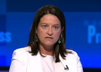 Κεραμέως για την επίθεση σε κατάστημα ΕΦΚΑ: Η σκέψη μας βρίσκεται με τον εργαζόμενο που τραυματίστηκε