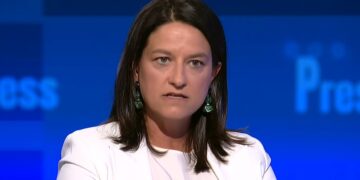 Κεραμέως για την επίθεση σε κατάστημα ΕΦΚΑ: Η σκέψη μας βρίσκεται με τον εργαζόμενο που τραυματίστηκε