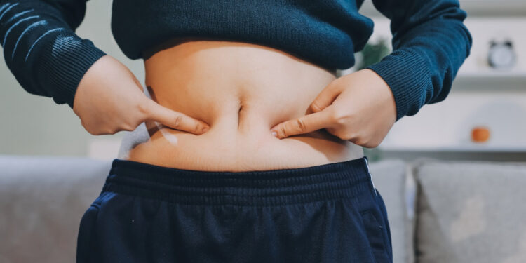 Πώς να χάσετε το επίμονο λίπος στην κοιλιά μετά τα 40 χωρίς ακραίες δίαιτες