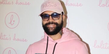 «Τάιζα τον Τριαντάφυλλο στο στόμα με φαγητά που κλέψαμε και κοιτούσα τα μάτια του να λάμπουν μέσα στο σκοτάδι»