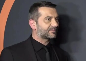 00 δεν το παίρνω σοβαρά, ο κόσμος δεν έχει προλάβει να πιει καφέ»