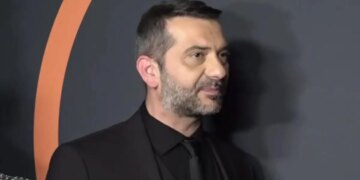 00 δεν το παίρνω σοβαρά, ο κόσμος δεν έχει προλάβει να πιει καφέ»