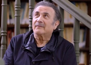 Ο Λάκης Λαζόπουλος στο σπίτι που έκανε για πρώτη φορά έρωτα με την Τασούλα: «Με κοίταγαν οι κοπέλες»