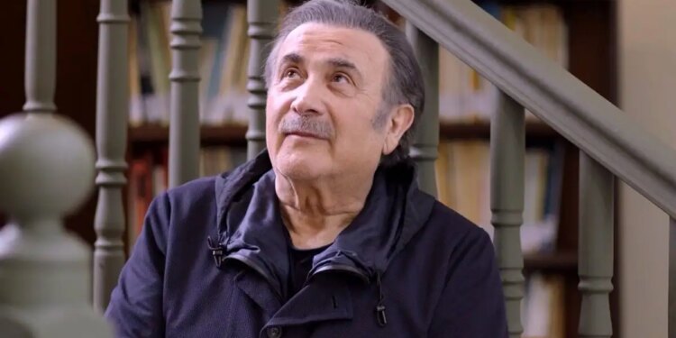 Ο Λάκης Λαζόπουλος στο σπίτι που έκανε για πρώτη φορά έρωτα με την Τασούλα: «Με κοίταγαν οι κοπέλες»