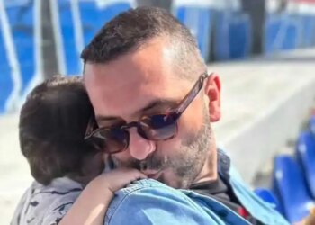 Ο Λεωνίδας Κουτσόπουλος «ανέβασε» βίντεο με τον 3χρονο γιο του να παίζει μπόουλινγκ