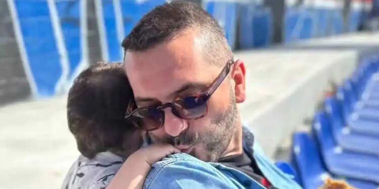 Ο Λεωνίδας Κουτσόπουλος «ανέβασε» βίντεο με τον 3χρονο γιο του να παίζει μπόουλινγκ