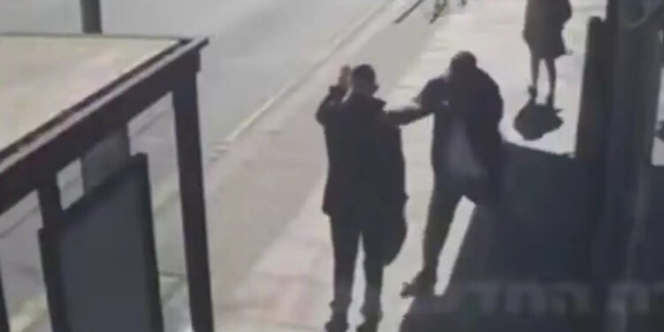 Λονδίνο: Τρομοκρατική οργάνωση που συνδέεται με το Ιράν ανέλαβε την ευθύνη για την επίθεση με μαχαίρι σε Εβραίους