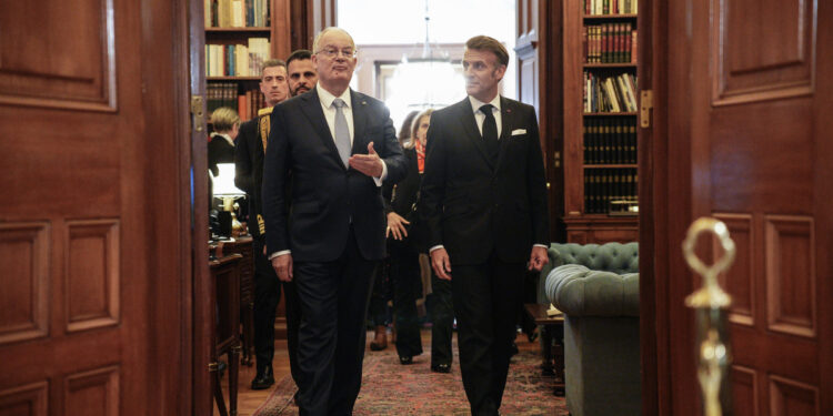 Συνάντηση Τασούλα – Μακρόν στο Προεδρικό Μέγαρο: Επισφραγίζονται οι ιστορικοί οι δεσμοί Ελλάδας και Γαλλίας