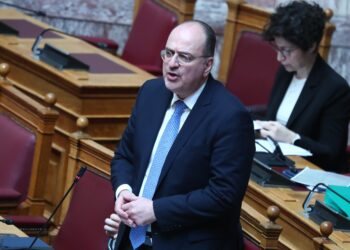 Νέο πεδίο πολιτικής αντιπαράθεσης: Στο επίκεντρο ο τίτλος σπουδών του Μακάριου Λαζαρίδη