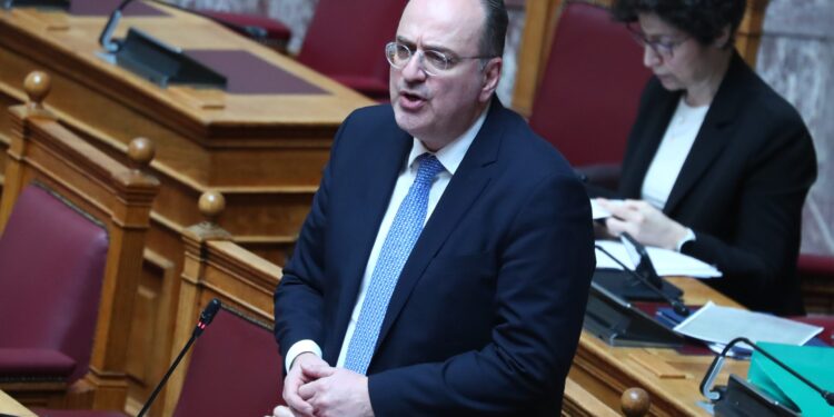 Νέο πεδίο πολιτικής αντιπαράθεσης: Στο επίκεντρο ο τίτλος σπουδών του Μακάριου Λαζαρίδη