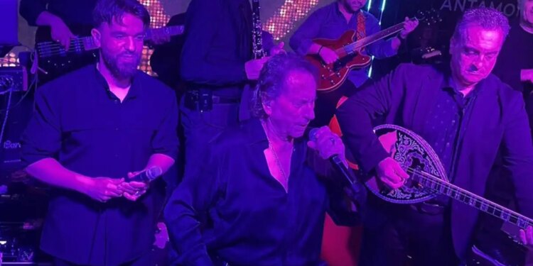 O Μάκης Χριστοδουλόπουλος προκάλεσε πανικό ως βιρτουόζος του κλαρίνου στο «Antamoma»