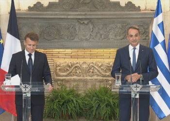 Κοινές δηλώσεις Μητσοτάκη – Μακρόν στο Μέγαρο Μαξίμου