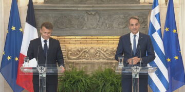 Κοινές δηλώσεις Μητσοτάκη – Μακρόν στο Μέγαρο Μαξίμου