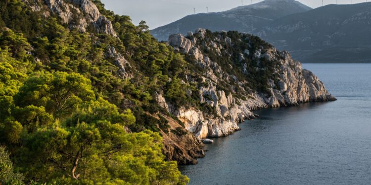 Απροσδόκητα ευρήματα για τα Μέθανα — Τα ελληνικά ηφαίστεια έχουν πολλά να αποκαλύψουν