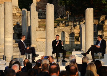 Στην Αθήνα ο Μακρόν: «Τα επόμενα χρόνια θα είναι υπαρξιακής σημασίας για την ΕΕ», δήλωσε από τη Ρωμαϊκή Αγορά ο Μητσοτάκης