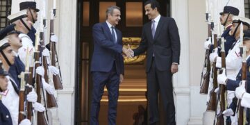 Συνάντηση αύριο Μητσοτάκη με εμίρη του Κατάρ στην Αθήνα - Η Ελλάδα αναδεικνύει τον ρόλο της ως δύναμη σταθερότητας