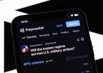 BBC: 5 ύποπτα deals που σόκαραν τις αγορές - Επενδυτές στοιχημάτιζαν λίγο πριν μιλήσει ο Τραμπ κι έβγαζαν εκατομμύρια