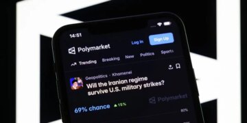 BBC: 5 ύποπτα deals που σόκαραν τις αγορές - Επενδυτές στοιχημάτιζαν λίγο πριν μιλήσει ο Τραμπ κι έβγαζαν εκατομμύρια