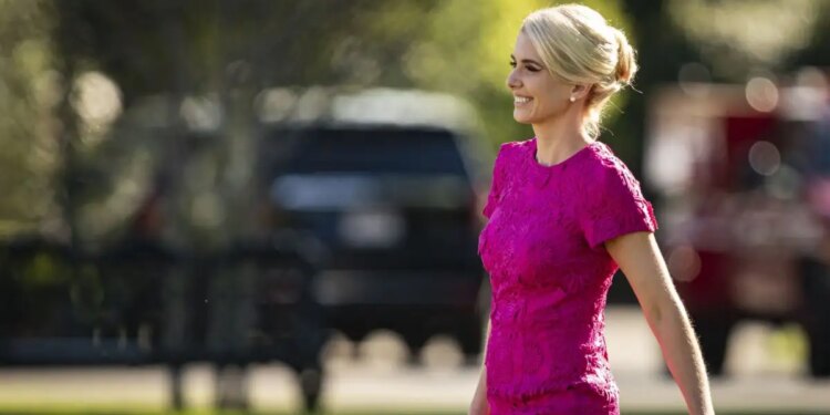 Νάταλι Χαρπ: Η εμμονική συνεργάτιδα του Τραμπ που σήμανε συναγερμό στις Μυστικές Υπηρεσίες - Λέει ότι του χρωστάει τη ζωή της