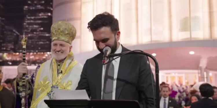 Νέα Υόρκη: Η ευχή του Ζοράν Μαμντάνι στα ελληνικά για «Καλή Ανάσταση» και το «ουάου» του Αρχιεπισκόπου Αμερικής Ελπιδοφόρου