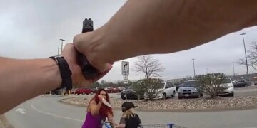 Νεμπράσκα: Γυναίκα μαχαίρωσε παιδί που είχε απαγάγει από την μητέρα του - Την εκτέλεσαν αστυνομικοί, σκληρές εικόνες