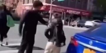 Σοκ στη Νέα Υόρκη: 14χρονος σακάτεψε στο ξύλο 15χρονη γιατί δεν του έδωσε το κινητό της