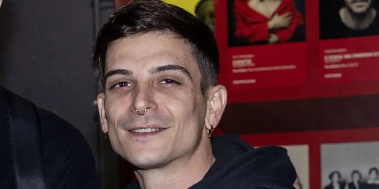 Η γιαγιά μου ήταν πολύ θρήσκα, μια φορά με πήρε στην εκκλησία και είπαν «πάρτε τον πίσω»