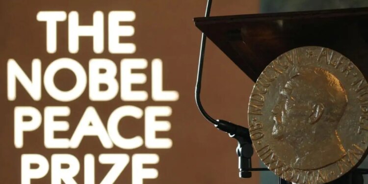 Ντόναλντ Τραμπ: «Εκτιμάται ότι είναι μεταξύ των υποψηφίων για το Νόμπελ Ειρήνης» λέει η νορβηγική επιτροπή