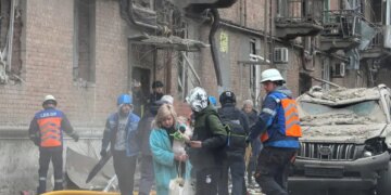 Ουκρανία: Ολονύχτιο σφυροκόπημα της Ρωσίας με νεκρούς και τραυματίες - Θραύσματα drones έπεσαν στη Ρουμανία