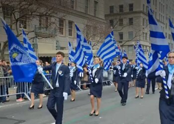 Νέα Υόρκη: Στα γαλανόλευκα η 5η λεωφόρος του Μανχάταν στην παρέλαση για την 25η Μαρτίου