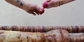 Αγωνία για το Πασχαλινό τραπέζι λόγω των ανατιμήσεων στα καύσιμα: Τι λένε στο ΕΡΤnews Radio 105,8 εκπρόσωποι της αγοράς