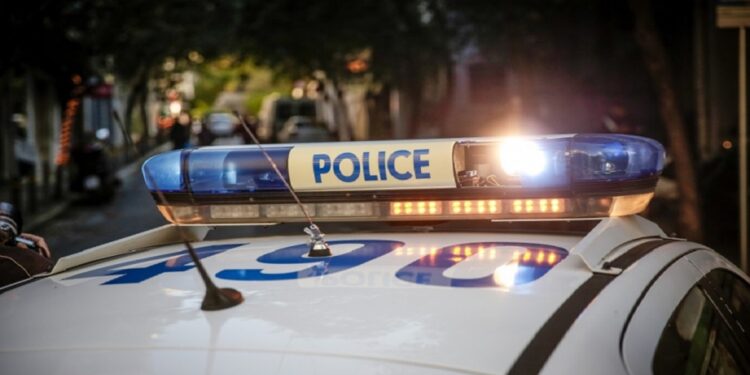 Πυροβολισμοί σε γήπεδο του Περιστερίου δίπλα σε παρέα ανηλίκων