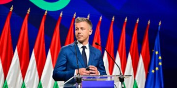 Ο Πέτερ Μαγιάρ αναστέλλει τη λειτουργία των κρατικών μέσων ενημέρωσης στην Ουγγαρία