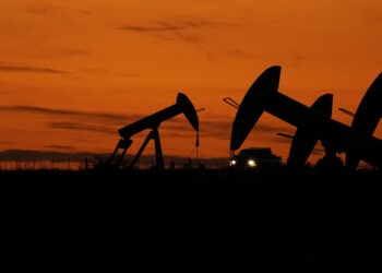 Πετρέλαιο: Η τιμή του βαρελιού ξεπερνά και πάλι τα 100 δολάρια μετά την ανακοίνωση περί αποκλεισμού των λιμανιών του Ιράν