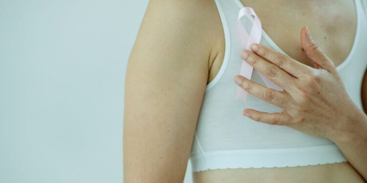 Καρκίνος του μαστού: Γιατί ο κίνδυνος εμφάνισης της νόσου αυξάνεται με την ηλικία