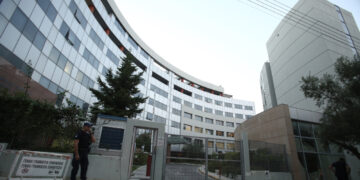 Live η συνέντευξη Tύπου Γεωργιάδη – Παπαστεργίου – Σκέρτσου για το νέο πλαίσιο πρόσβασης των ανηλίκων στα social media