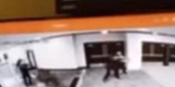 Η Washington Post αναλύει το βίντεο πυροβολισμών στο δείπνο των ανταποκριτών: Δεν φαίνεται να πυροβολεί ο Άλεν Κόουλ