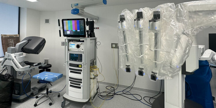 Ο καθοριστικός ρόλος της ρομποτικής χειρουργικής στις επεμβάσεις – «Ένας στους δέκα ανθρώπους θα εμφανίσει κάποια μορφή κήλης στη ζωή του»