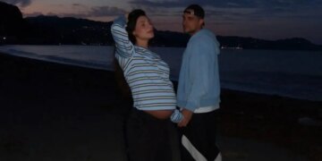 Μαριαλένα Ρουμελιώτη - Σάκης Κατσούλης: Τρυφερά φιλιά και βόλτα στην παραλία λίγο πριν γίνουν γονείς