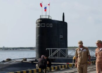 Αυστηρό μήνυμα Λονδίνου στον Πούτιν για ρωσικά υποβρύχια κοντά σε καλώδια και αγωγούς: «Σοβαρές συνέπειες αν υπάρξει ζημιά»
