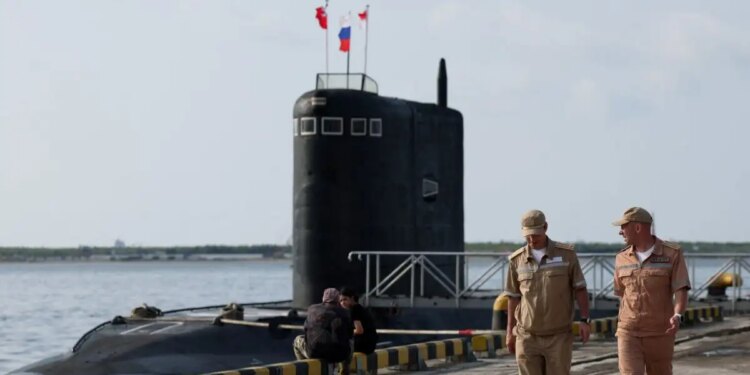 Αυστηρό μήνυμα Λονδίνου στον Πούτιν για ρωσικά υποβρύχια κοντά σε καλώδια και αγωγούς: «Σοβαρές συνέπειες αν υπάρξει ζημιά»