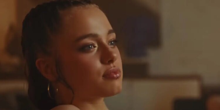 Η κόρη του Μπραντ Πιτ και της Αντζελίνα Τζολί σε K-pop βίντεο κλιπ