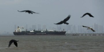 Το Ιράν έκλεισε και πάλι τα Στενά του Ορμούζ κατηγορώντας τις ΗΠΑ για τον νέο αποκλεισμό