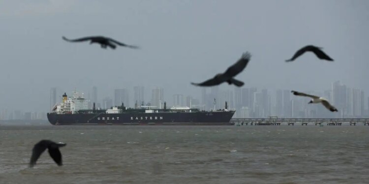 Το Ιράν έκλεισε και πάλι τα Στενά του Ορμούζ κατηγορώντας τις ΗΠΑ για τον νέο αποκλεισμό